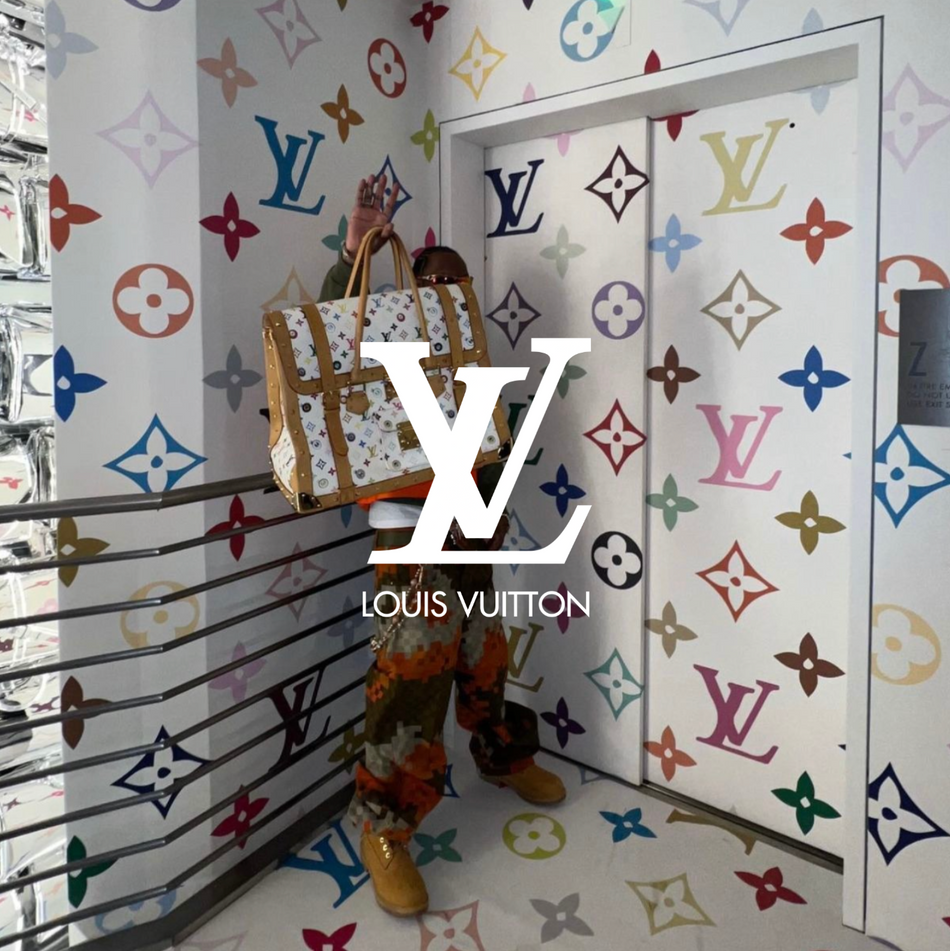 Louis Vuitton logo mit einem mann der eine Mnonogram bunte Louis Vuitton Tasche in einem monogram LV logo raum