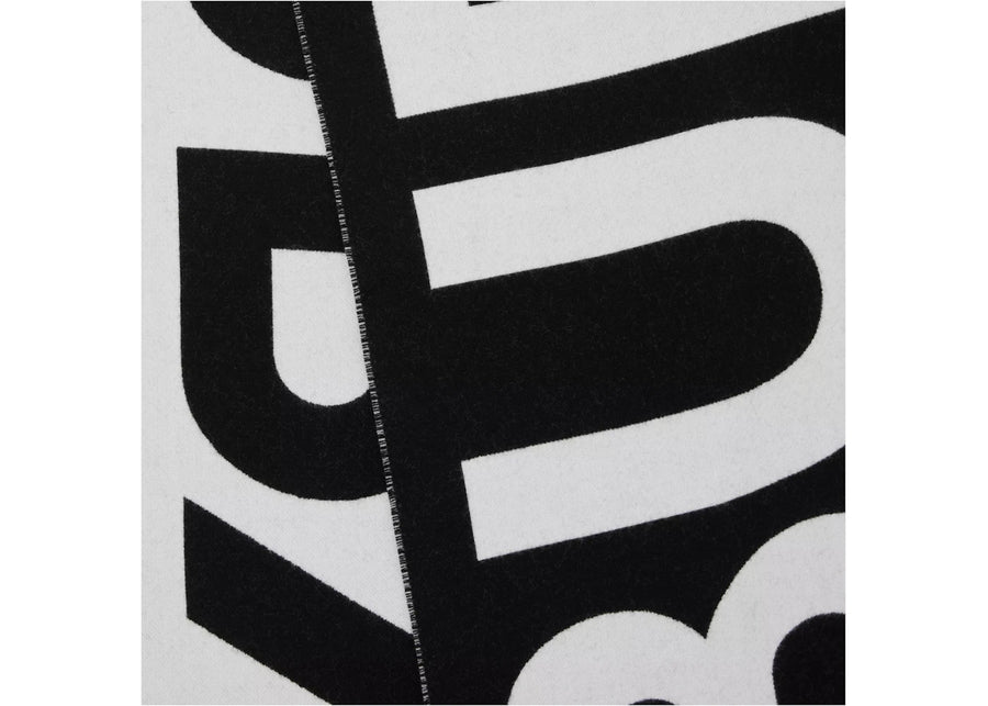Écharpe Burberry en laine jacquard noire avec logo.