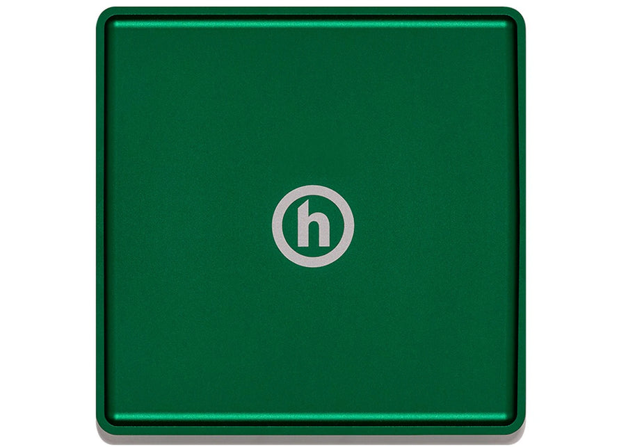 Plateau de service vert avec logo NY H caché