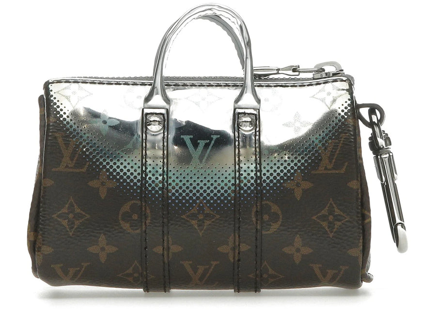 Pochette Louis Vuitton Nebula Mini Keepall, porte-clés et breloque de sac métallisée