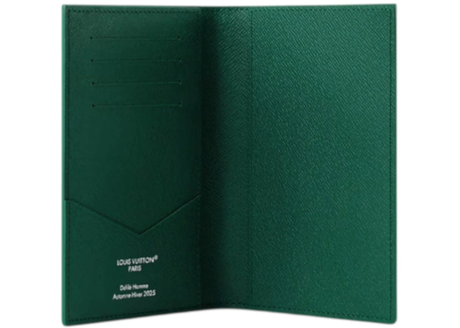 Étui de passeport Louis Vuitton x Nigo vert