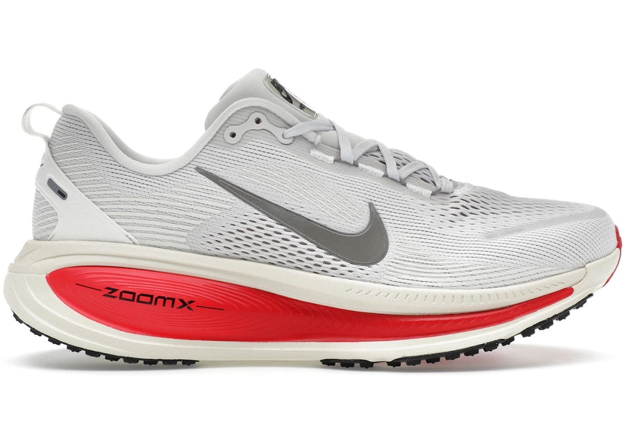 Nike Vomero 18 Platinum Tint Rouge Sirène Gris Fumée Métallisé Étain