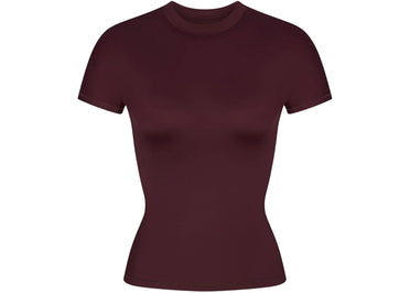 T-shirt à manches courtes et col montant Nike x SKIMS Shine pour femme, couleur groseille