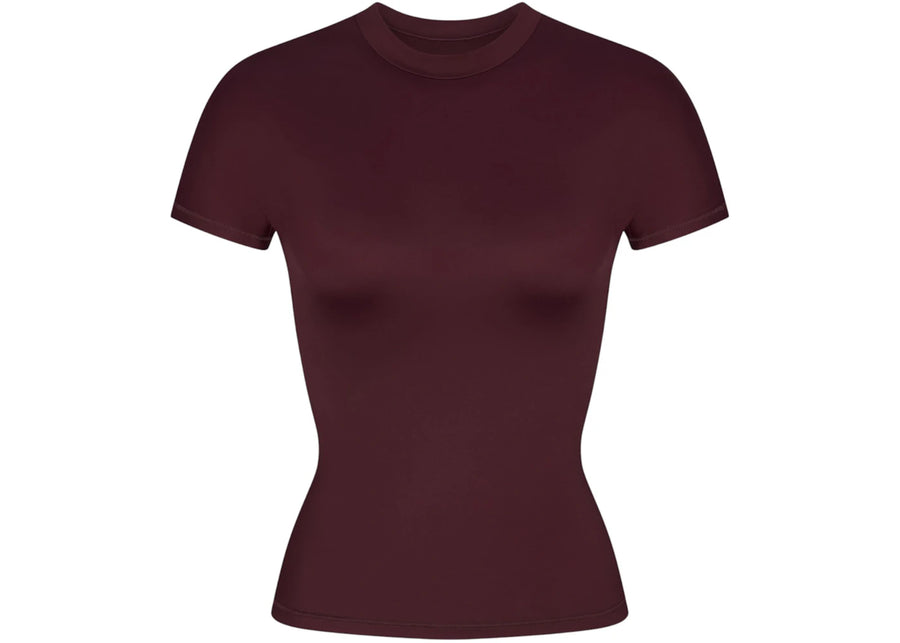 T-shirt à manches courtes et col montant Nike x SKIMS Shine pour femme, couleur groseille