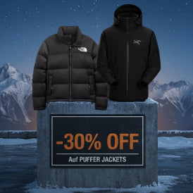 Eine Schwarze The North Face Pufferjacke und eine Arc´Teryx Jacke mit einer Berglandschaft im Hintergund -30 % Rabatt auf Puffer Jacken