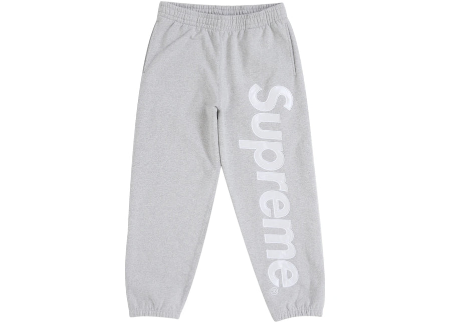 Pantalon de survêtement Supreme en satin appliqué (FW25) Gris chiné