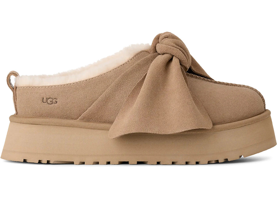 Pantoufles à plateforme UGG, modèle Bow Pantoper, couleur sable (femme)