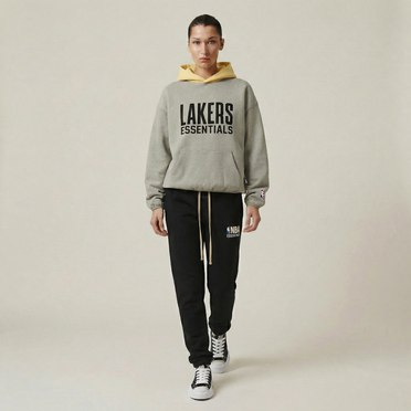Sweat à capuche Fear of God Essentials Lakers, gris chiné chaud