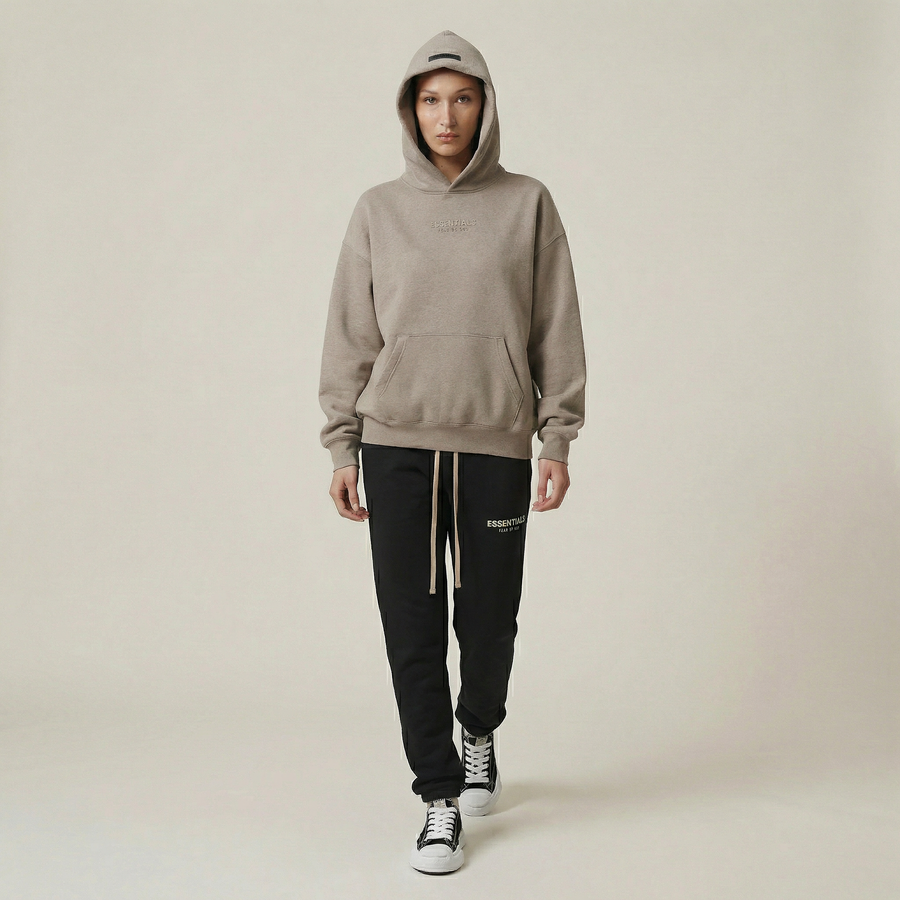 Sweat à capuche Fear of God Essentials, couleur gris chiné.