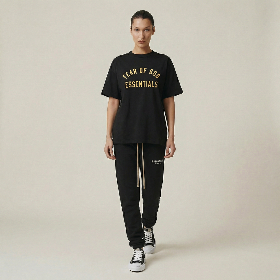 T-shirt noir Fear of God Essentials à col rond