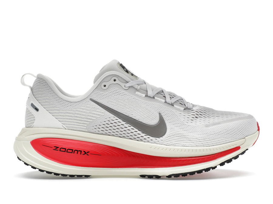 Nike Vomero 18 Platinum Tint Rouge Sirène Gris Fumée Métallisé Étain