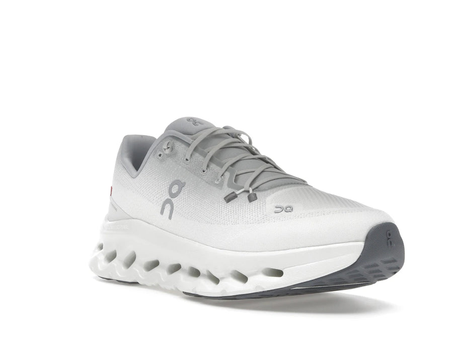 Sur la glace du glacier Cloudtilt en mouvement