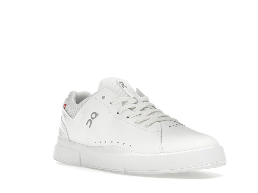 Sur The Roger Advantage, tout en blanc
