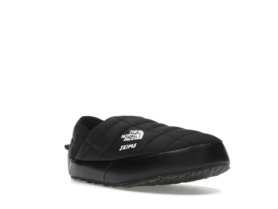 The North Face Thermoball Traction Mule V SKIMS Onyx (Femme)