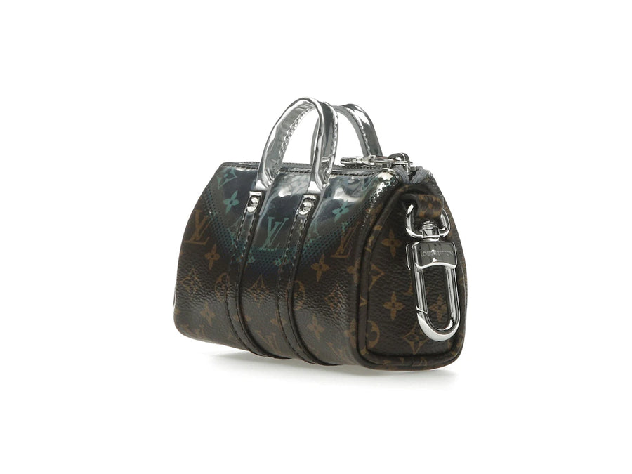 Pochette Louis Vuitton Nebula Mini Keepall, porte-clés et breloque de sac métallisée