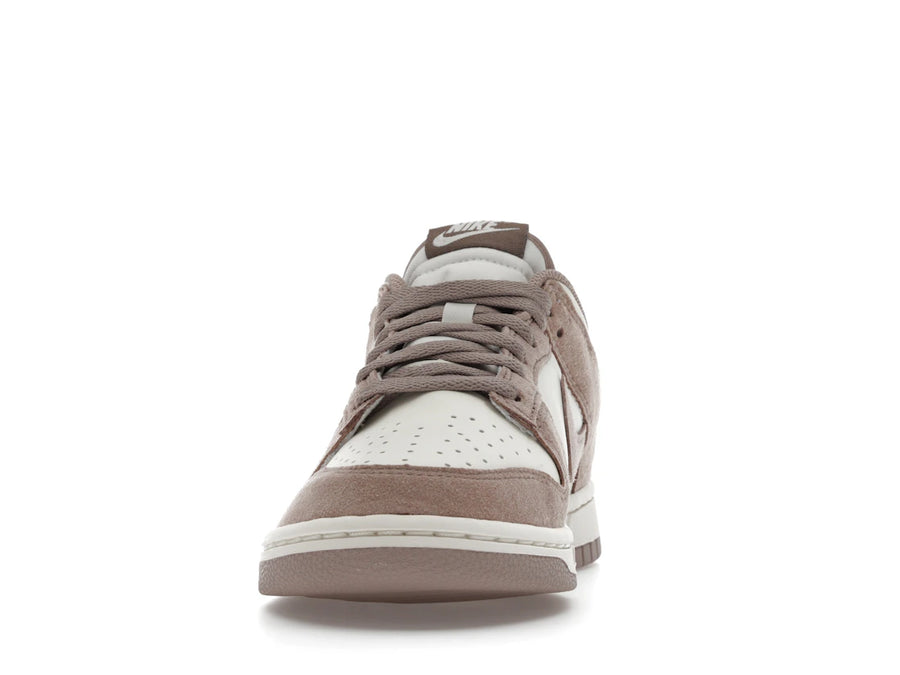 Nike Dunk Low Malt Gold Mini Swoosh (Femme)