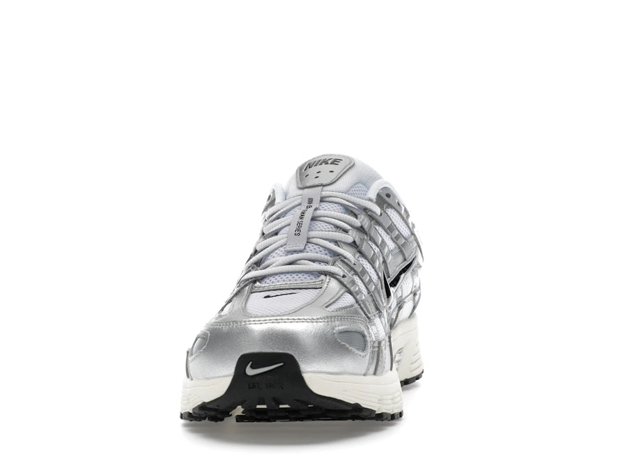 Nike P-6000 Blanc Argent Métallisé Argent Plat Noir