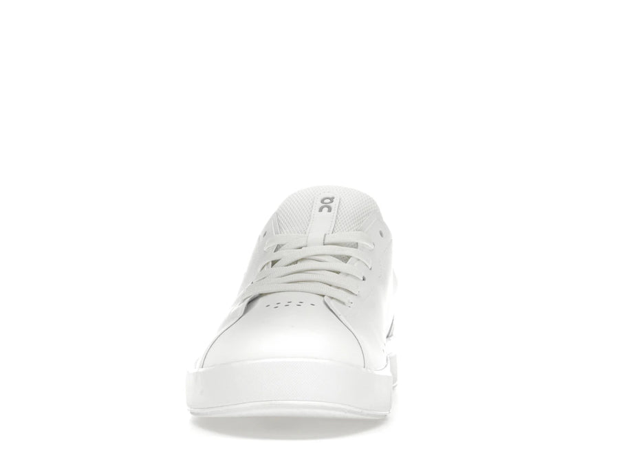 Sur The Roger Advantage, tout en blanc