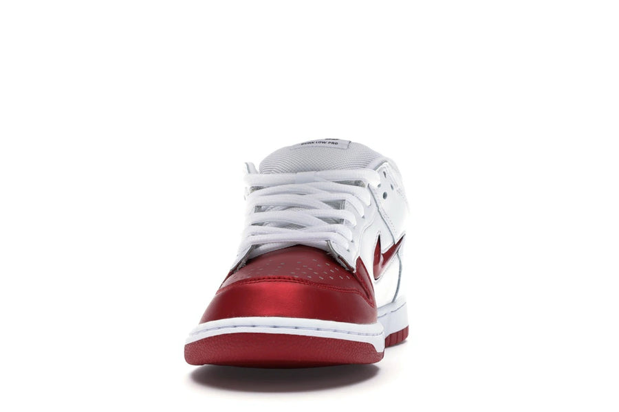 Nike SB Dunk Low Supreme Jewel Swoosh Rouge