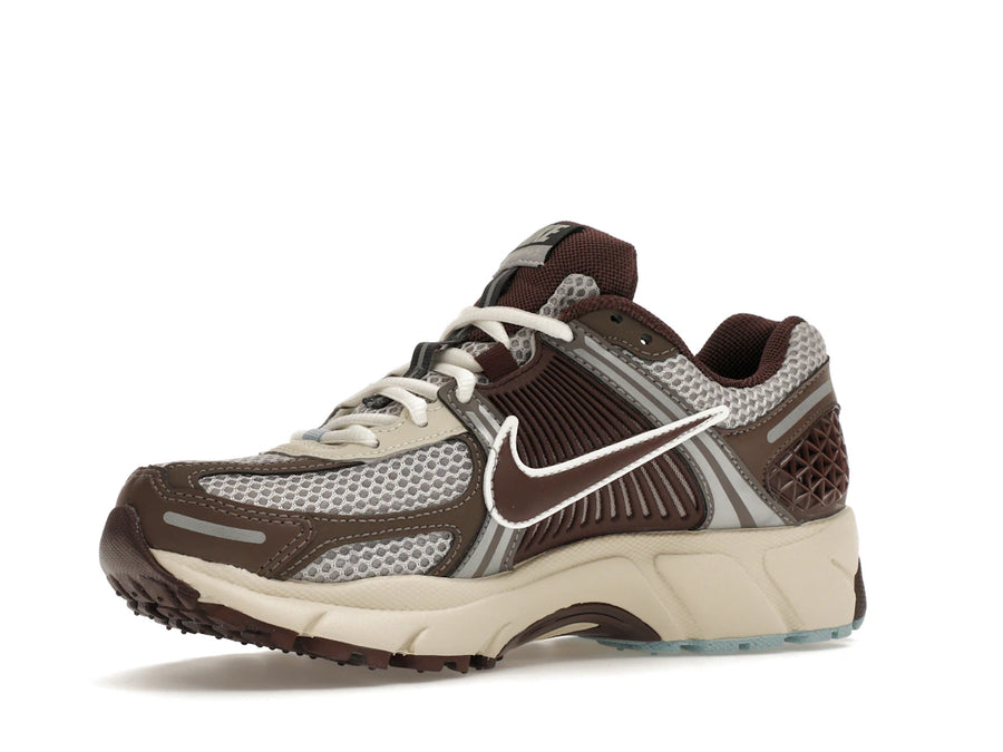 Nike Zoom Vomero 5 Earth Fossil (Femme)