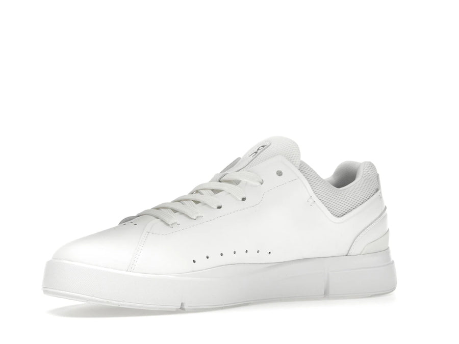 Sur The Roger Advantage, tout en blanc