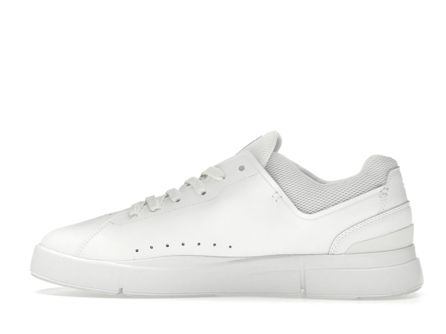 Sur The Roger Advantage, tout en blanc