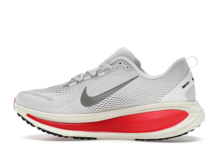 Nike Vomero 18 Platinum Tint Rouge Sirène Gris Fumée Métallisé Étain