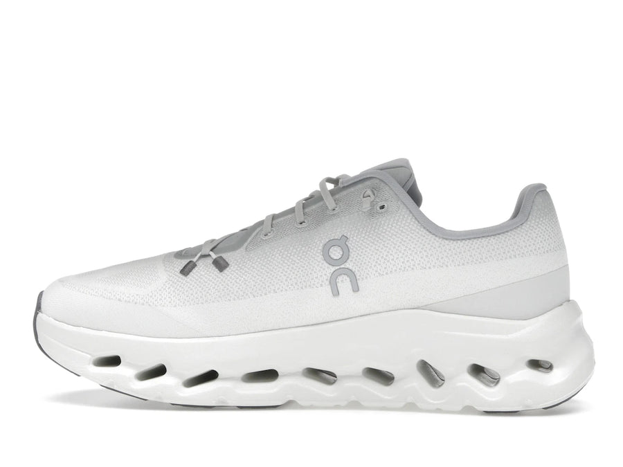 Sur la glace du glacier Cloudtilt en mouvement