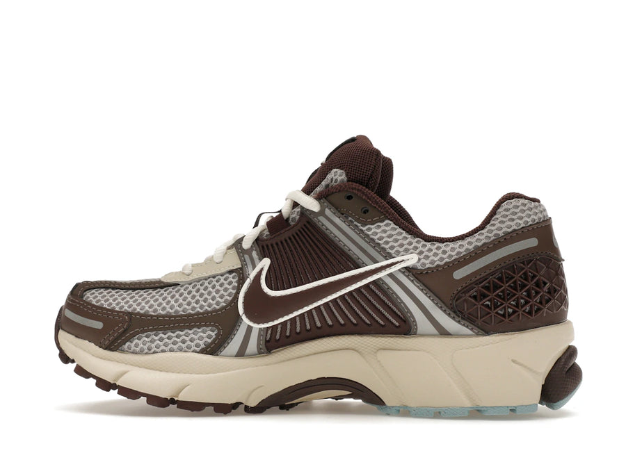 Nike Zoom Vomero 5 Earth Fossil (Femme)