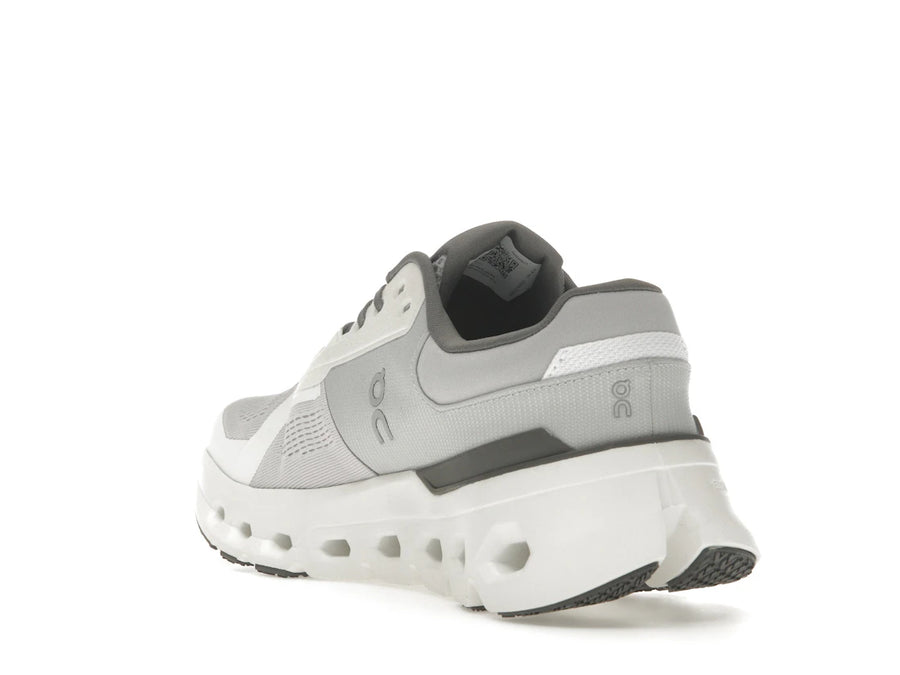 Sur Cloudrunner 2 Frost White en cours d'exécution