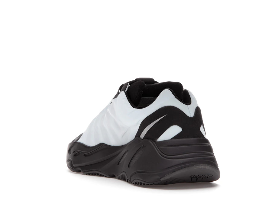 adidas Yeezy Boost 700 MNVN Bleu Teinte