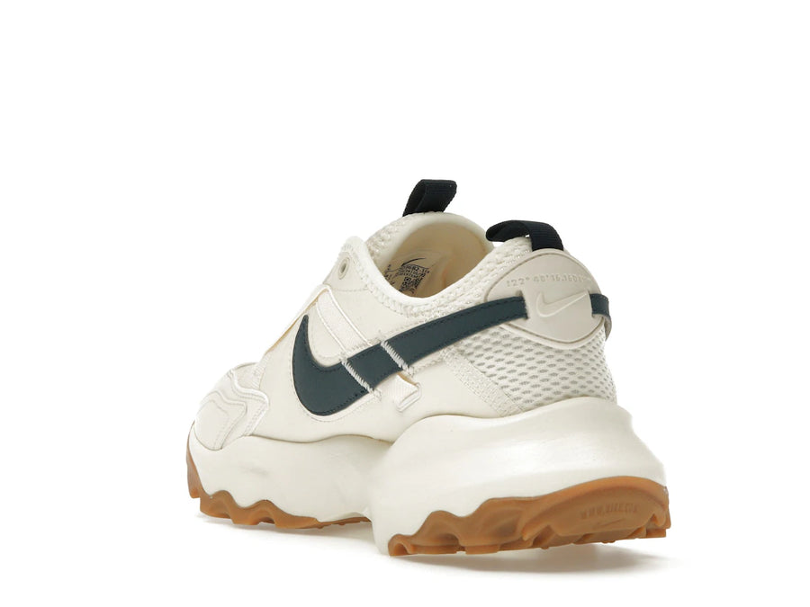 Nike TC 7900 Pale Ivory Gum Light Brown Armory Navy (Women's)