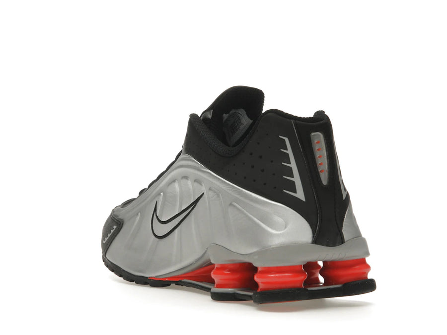 Nike Shox R4 Noir Argent Métallisé (2025)