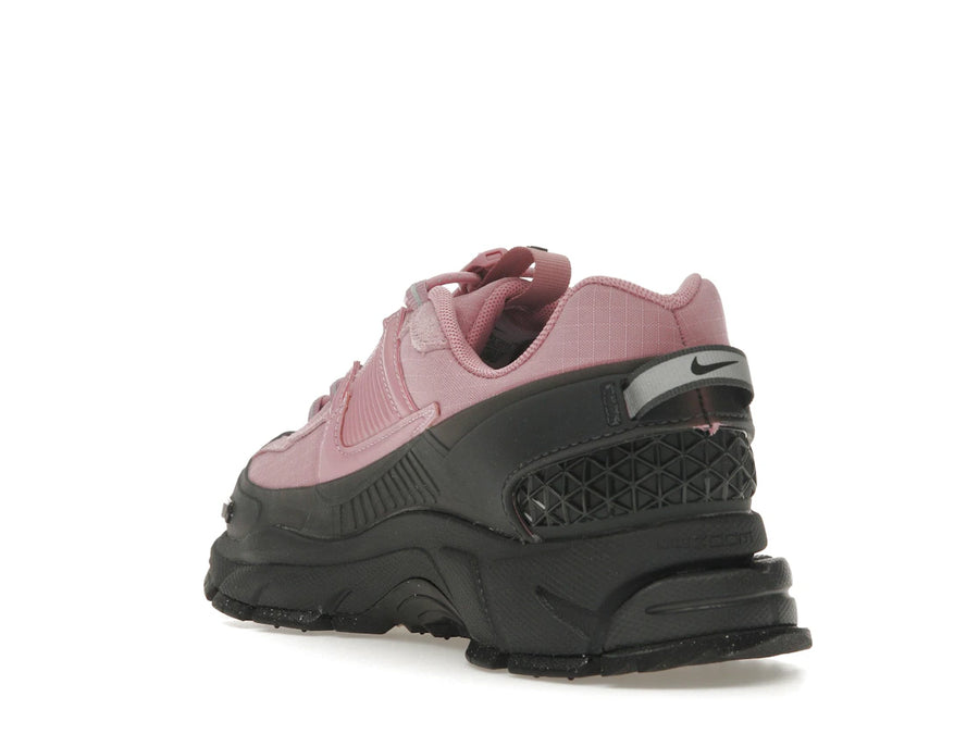 Nike Zoom Vomero 5 Roam Elemental Rose Anthracite (Femme)