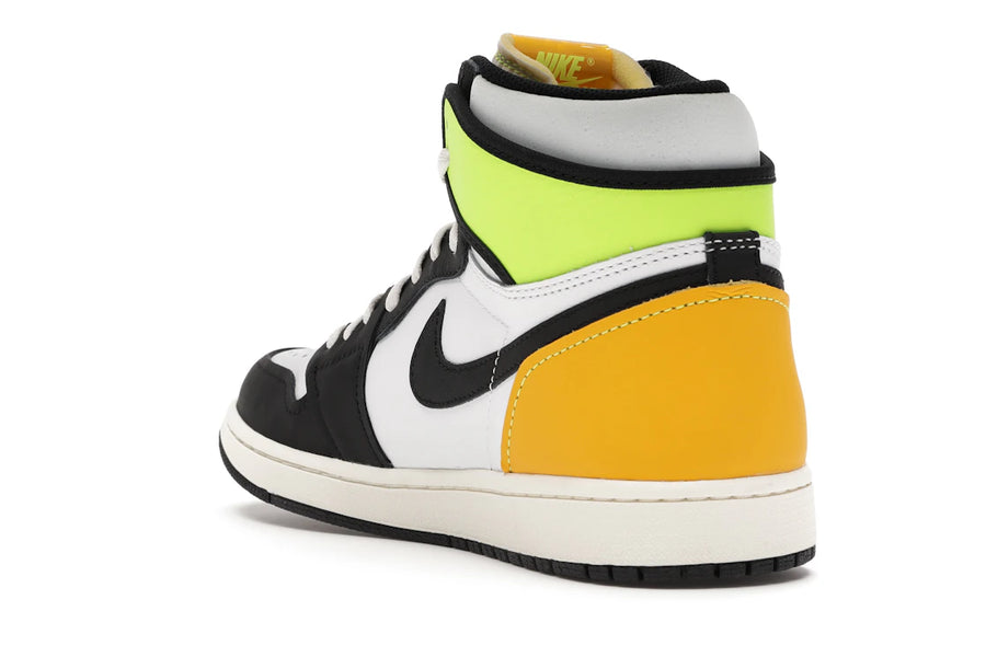 Jordan 1 Retro High Blanc Noir Volt Or Universitaire