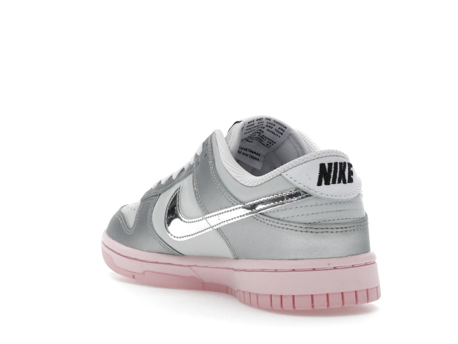 Nike Dunk Low LX Métallisé Argent Rose Mousse (Femme)